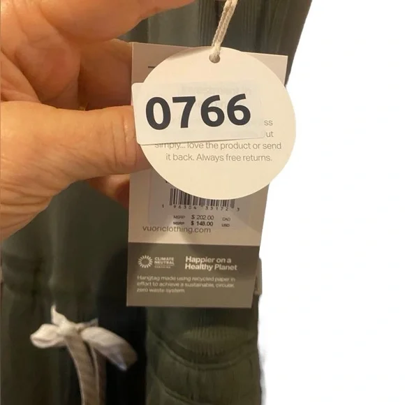 NWT Vuori pose scoop jumpsuit KALE Size S - Picture 5 of 5